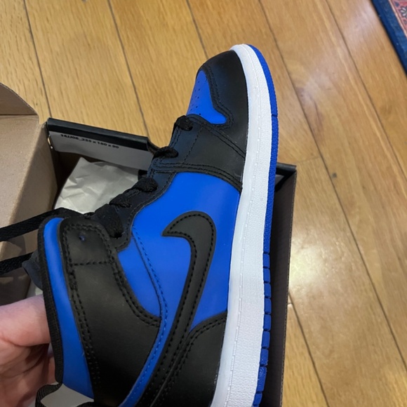 Nike Jordan 1 Mid Size 1Y - Picture 4 of 7